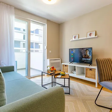 아파트 Campanula With Balcony 자다르