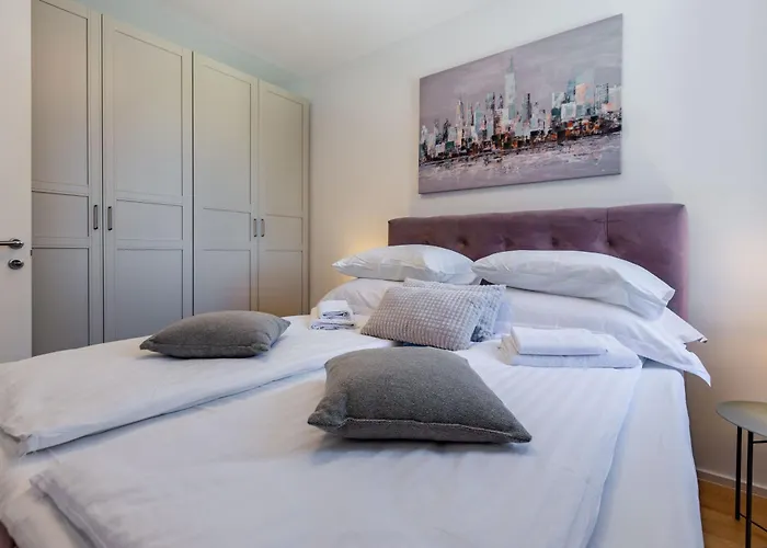 Campanula With Balcony Daire