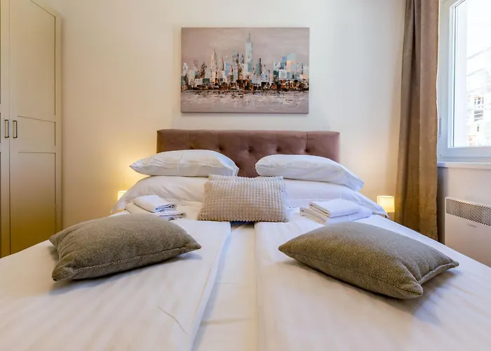 Campanula With Balcony *