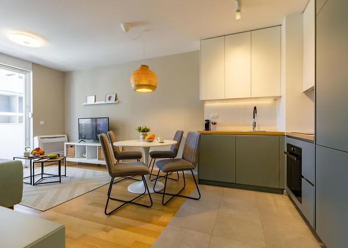 Campanula With Balcony Daire